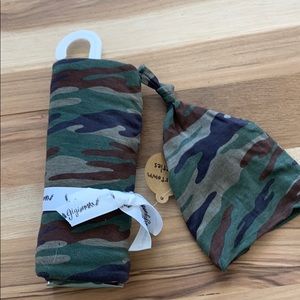 Gigi and max swaddle and knotted hat